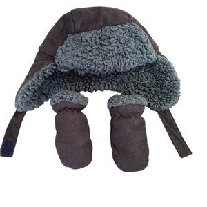 Free 🎉 0-12 month hat and mitts